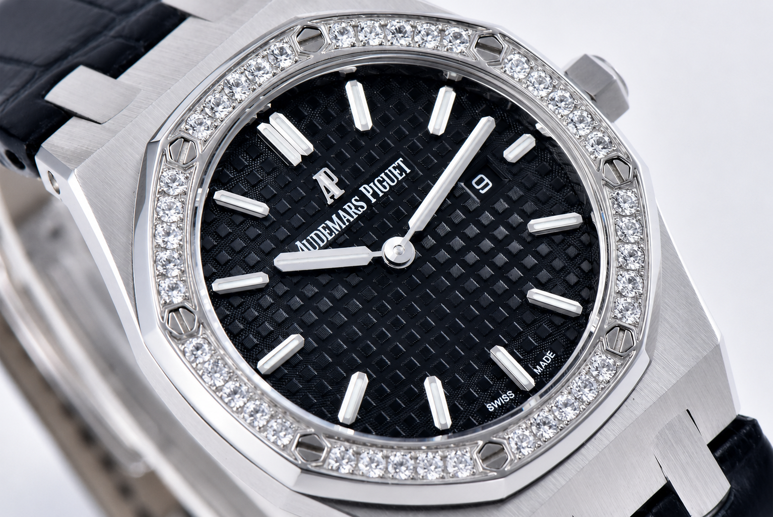 Lady Royal Oak 33mm 67651 SS/Diamond Bezel V7F 1:1 Black Textured Dial On Black Croco Leather Strap Ronda Quartz to AP Cal.2713 - Image 3