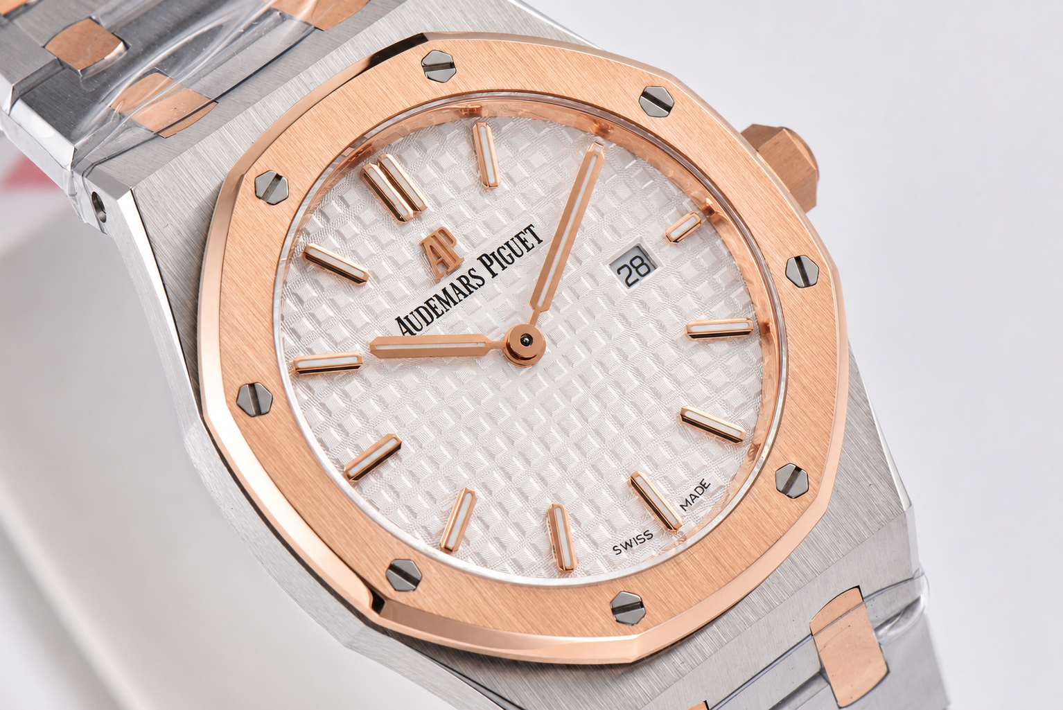 Lady Royal Oak 33mm SS/RG 8F 1:1 Best Edition White Dial on SS/RG Bracelet Swiss Quartz - Image 3