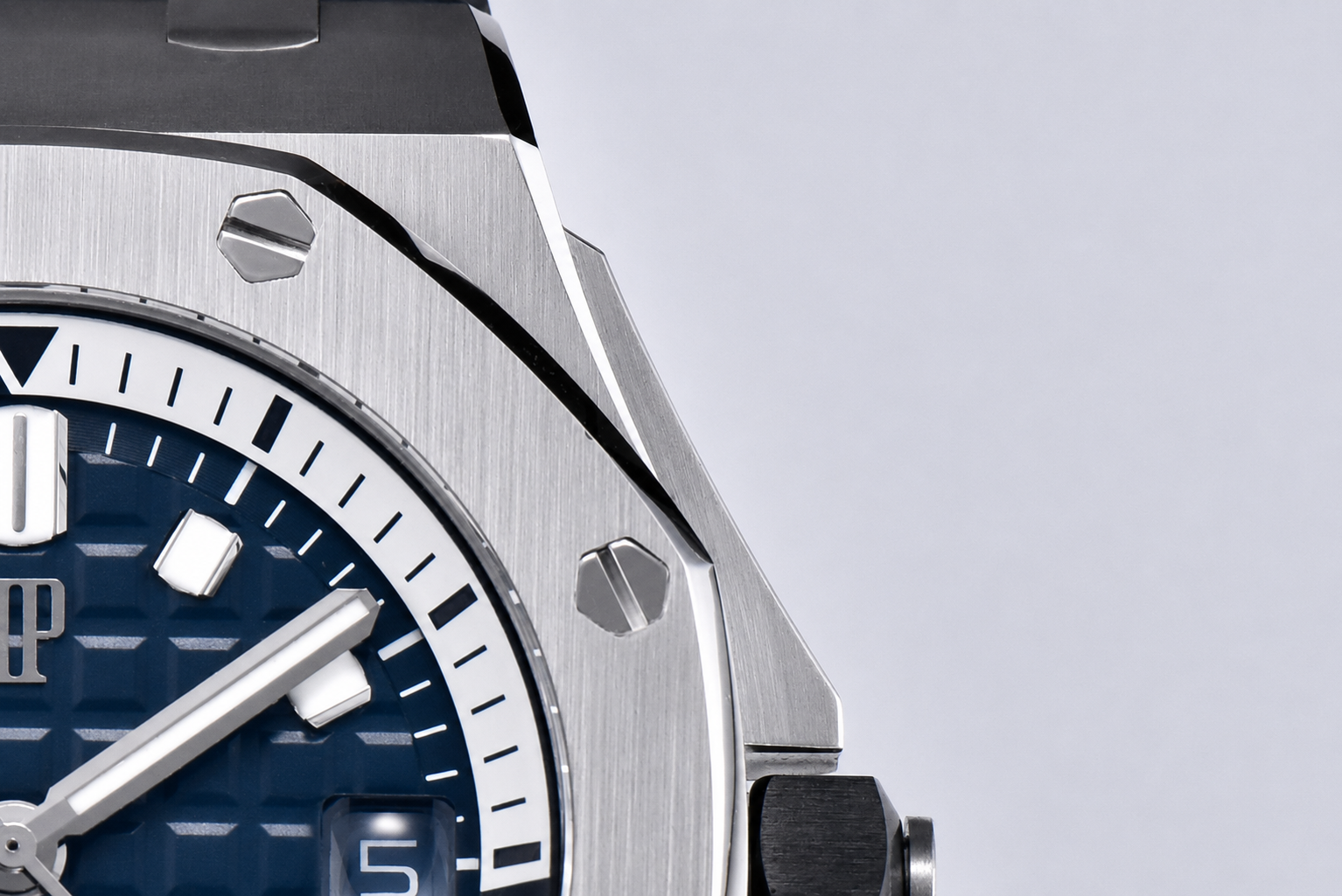 Royal Oak Offshore Diver 15720 SS APF 1:1 Best Edition Blue Dial on Blue Rubber Strap A4308 - Image 4