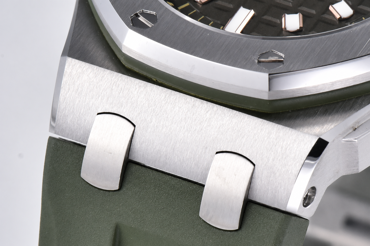 Royal Oak Offshore Diver 15720 SS APF 1:1 Best Edition Green Dial on Green Rubber Strap A4308 - Image 4
