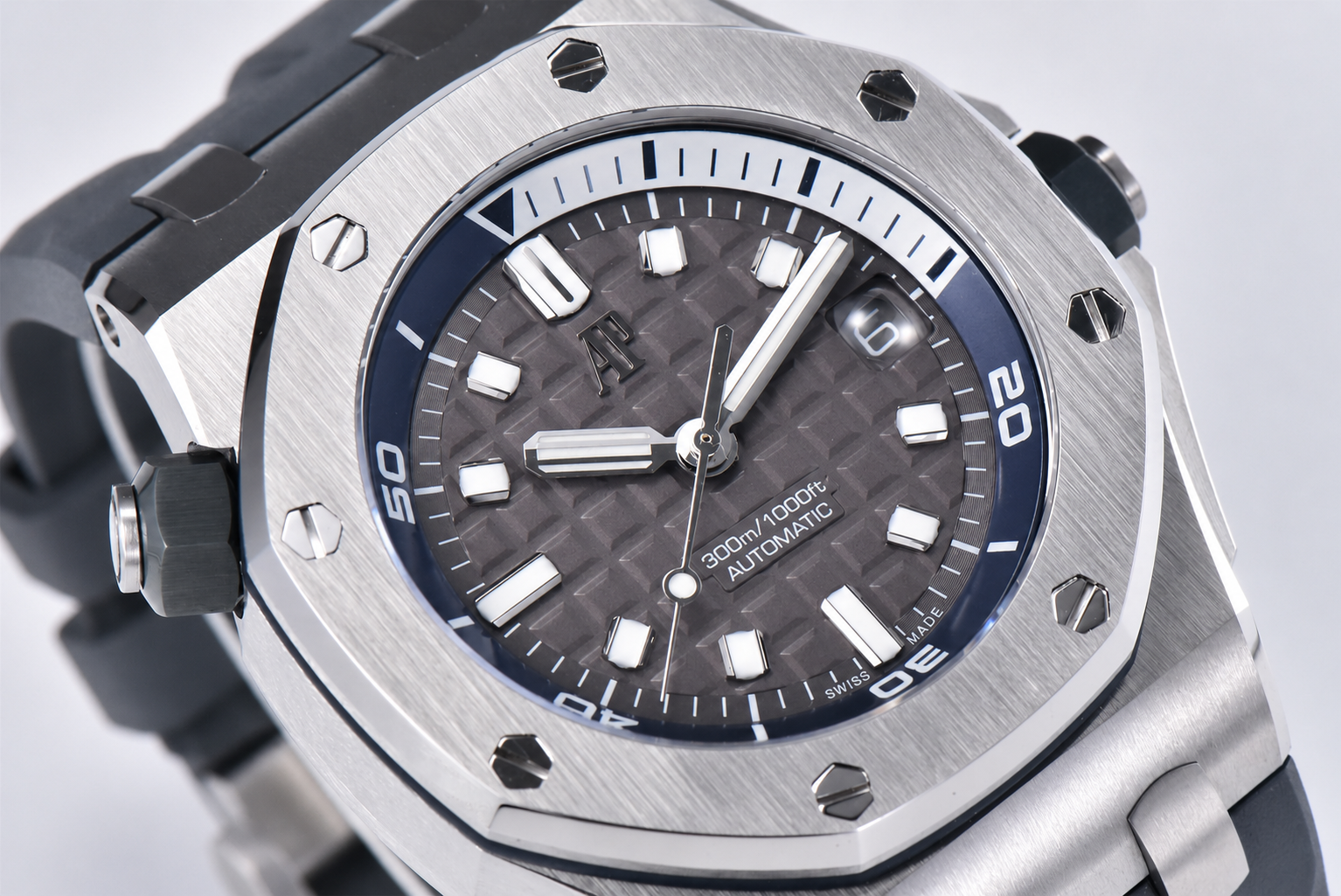 Royal Oak Offshore Diver 15720 SS APF 1:1 Best Edition Gray Dial on Gray Rubber Strap A4308 - Image 2