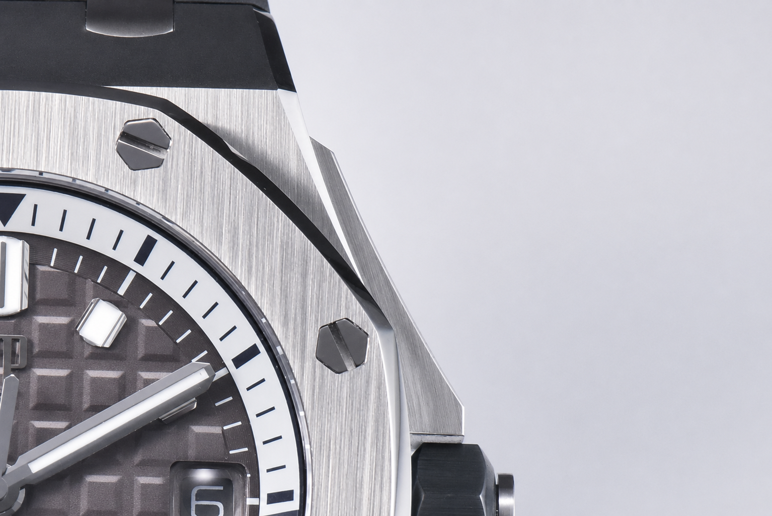 Royal Oak Offshore Diver 15720 SS APF 1:1 Best Edition Gray Dial on Gray Rubber Strap A4308 - Image 5
