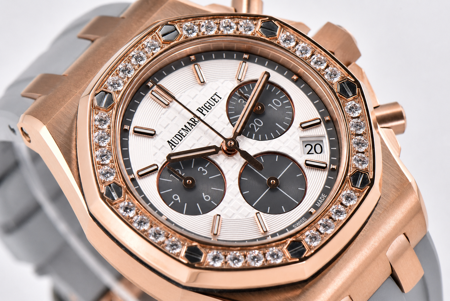Royal Oak Offshore 37mm RG Ladies 26231 APSF 1:1 Best Edition White/Gray Dial on Gray Rubber Strap A2385 - Image 2